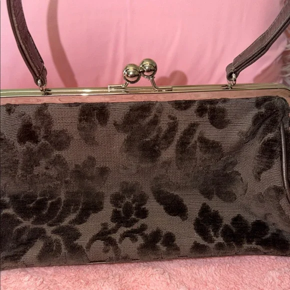 Glenda Gies Chic Black Floral Clutch - Picture 3 of 11